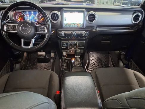 Used 2019 Jeep Wrangler Unlimited Sahara w/ Uconnect 4C Nav & Sound Group AWD/4WD image 16