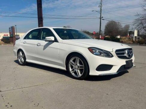 Used 2014 Mercedes-Benz E 350 4MATIC Sedan image 3