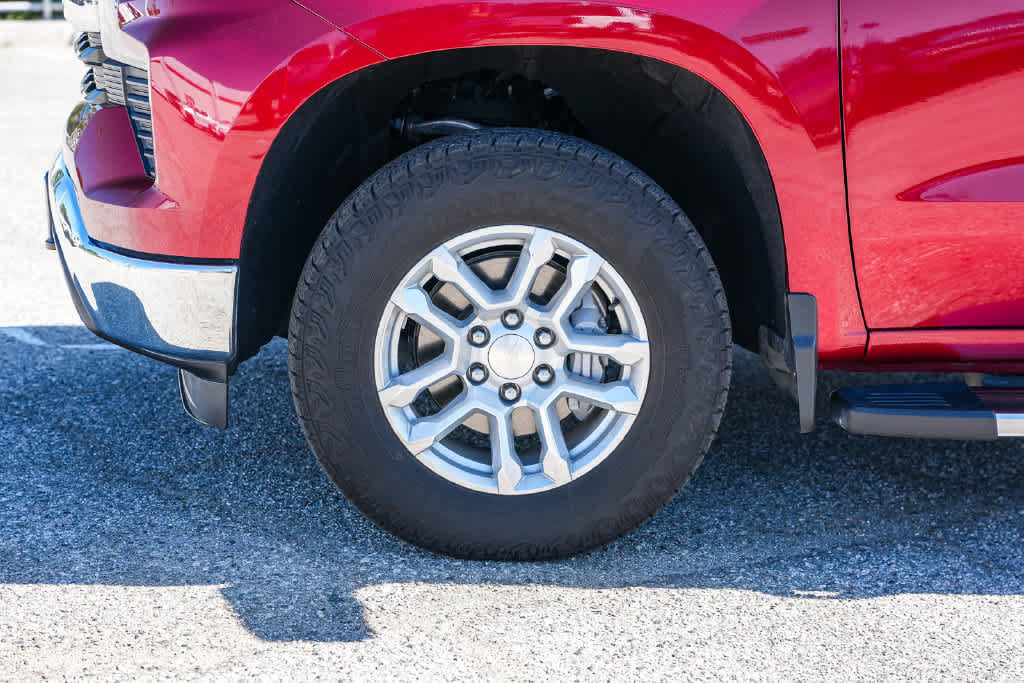 Used 2023 Chevrolet Silverado 1500 LT AWD/4WD image 11