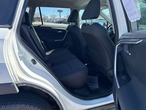 Used 2025 Toyota RAV4 XLE AWD/4WD image 13