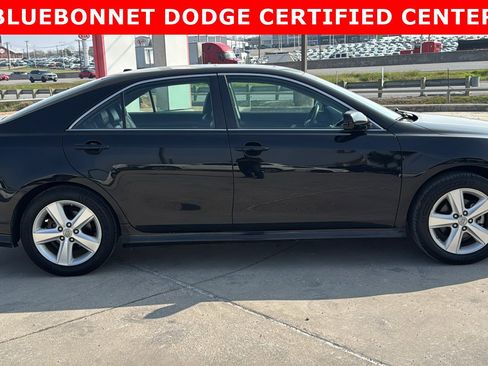 Used 2010 Toyota Camry image 4