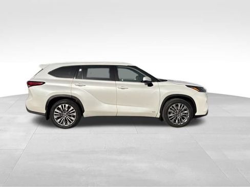 Used 2023 Toyota Highlander Platinum image 6