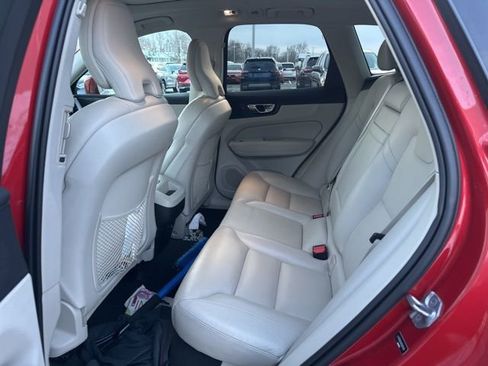 Used 2019 Volvo XC60 T5 Momentum w/ Protection Package Premier image 9
