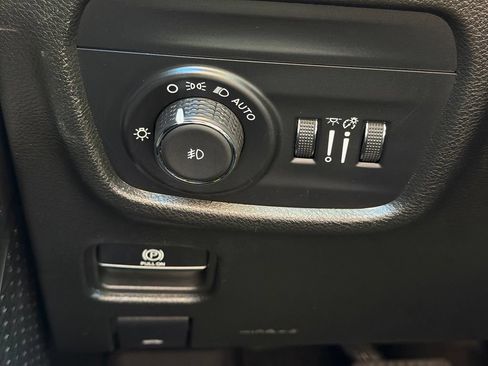 Used 2023 Jeep Grand Cherokee Limited RWD image 27