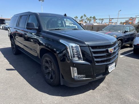 Used 2018 Cadillac Escalade ESV Premium Luxury RWD image 7