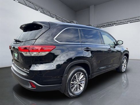Used 2018 Toyota Highlander XLE image 7