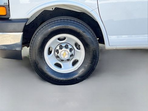 Used 2024 Chevrolet Express 2500 w/ Driver Convenience Package RWD image 28