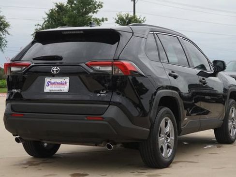 Used 2025 Toyota RAV4 LE AWD/4WD image 9
