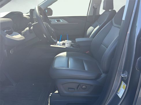 Used 2025 Ford Explorer Active w/ Active Comfort Package AWD/4WD image 4