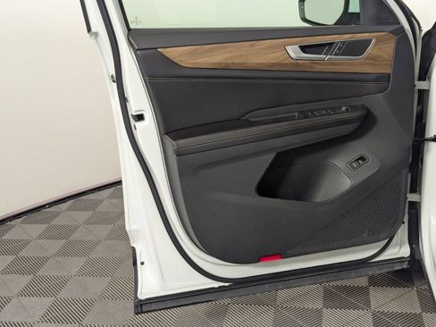 Used 2024 Volkswagen Atlas SE image 50