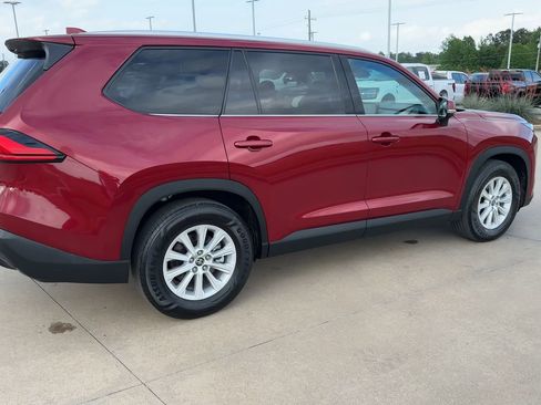 Used 2024 Toyota Grand Highlander XLE image 9