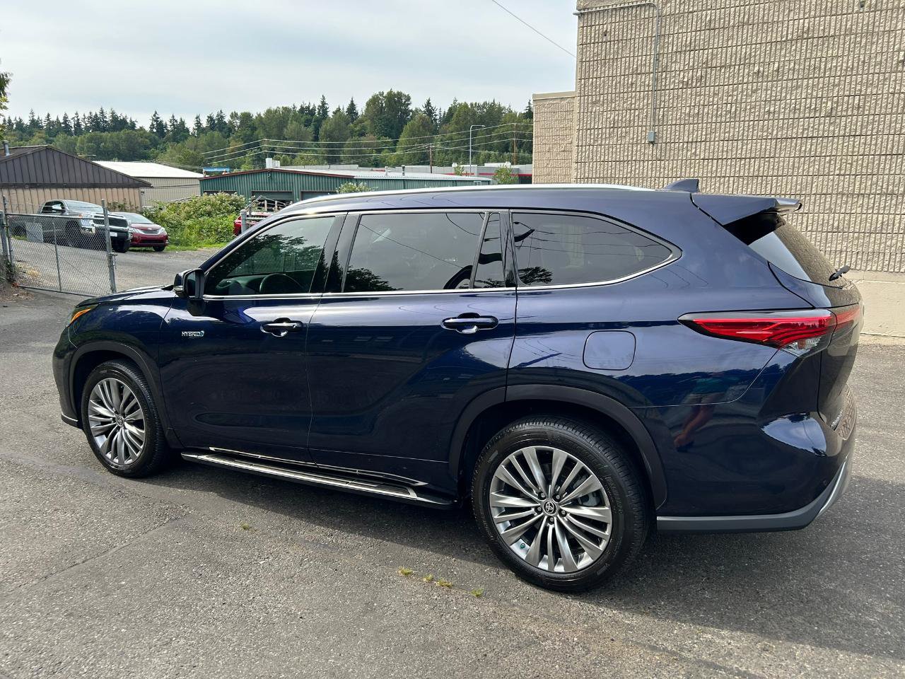 Used 2021 Toyota Highlander Platinum FWD image 7