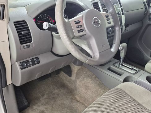 Used 2014 Nissan Frontier SV w/ SV Value Truck Package RWD image 11