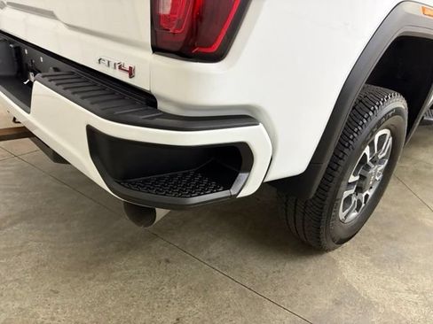 Used 2022 GMC Sierra 2500 AT4 w/ Gooseneck/5TH Wheel Package AWD/4WD image 18