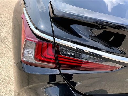 Used 2023 Lexus ES 350 Ultra Luxury w/ Accessory Package (Z2) FWD image 29