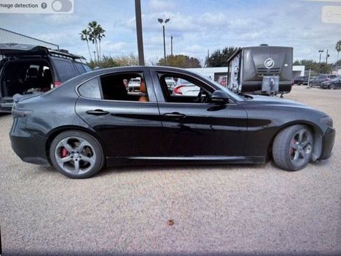 Used 2018 Alfa Romeo Giulia image 3
