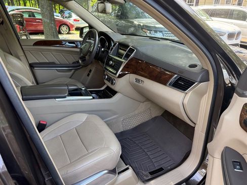 Used 2016 Mercedes-Benz GL 550 4MATIC image 21