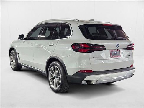 Used 2026 BMW X5 xDrive50e w/ Premium Package image 8