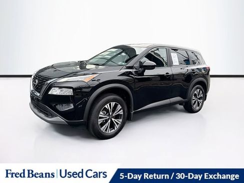 Used 2023 Nissan Rogue SV image 3