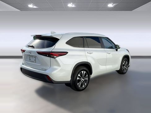 Used 2026 Toyota Highlander XLE AWD/4WD image 9