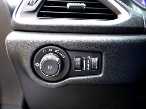 New 2026 Chrysler Pacifica Select image 18