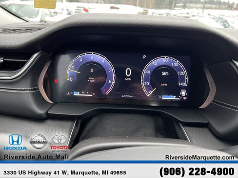 Used 2023 Jeep Grand Cherokee L Laredo image 16