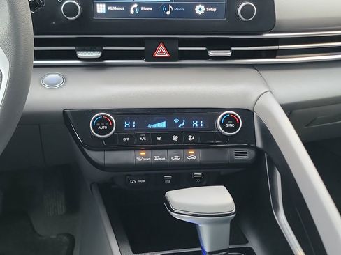 Certified 2023 Hyundai Elantra SEL image 18