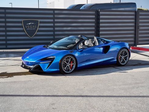 Used 2025 McLaren Artura Spider RWD image 6
