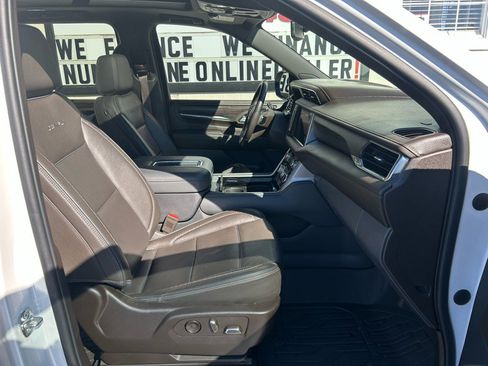 Used 2022 GMC Yukon XL Denali image 24