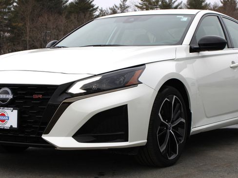 Used 2023 Nissan Altima 2.5 SR image 1