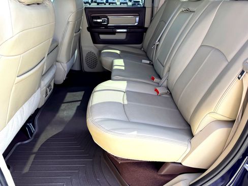 Used 2018 RAM 1500 Laramie image 17