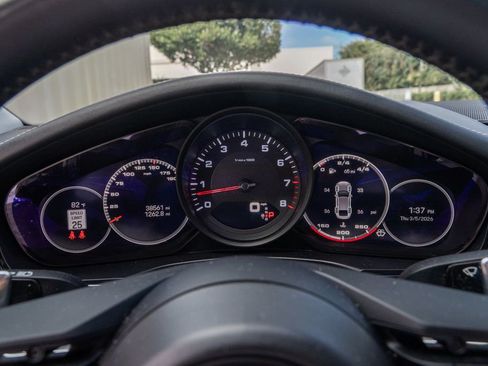 Used 2022 Porsche Panamera image 16