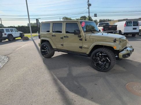 Used 2013 Jeep Wrangler Unlimited Sahara w/ Connectivity Group AWD/4WD image 9