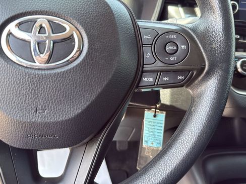 Used 2020 Toyota Corolla LE FWD image 16