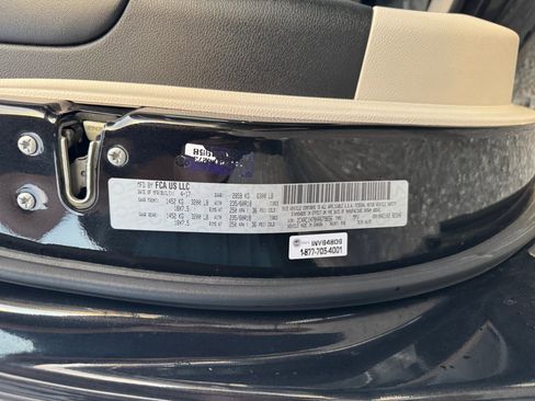 Used 2017 Chrysler Pacifica Platinum image 20