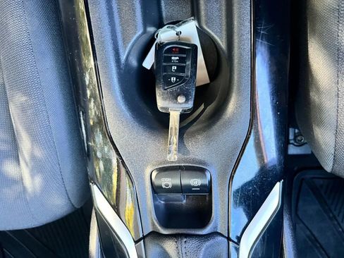 Used 2021 Toyota Corolla LE FWD image 31