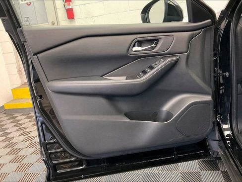 Used 2025 Nissan Rogue SV image 22