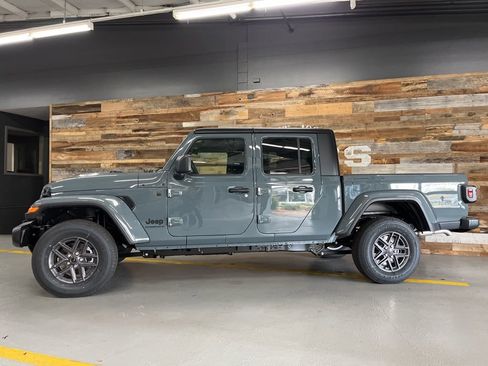 New 2026 Jeep Gladiator Sport image 18