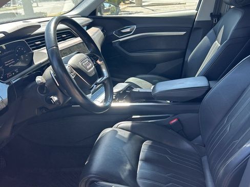 Used 2019 Audi e-tron Prestige w/ Prestige Package AWD/4WD image 3