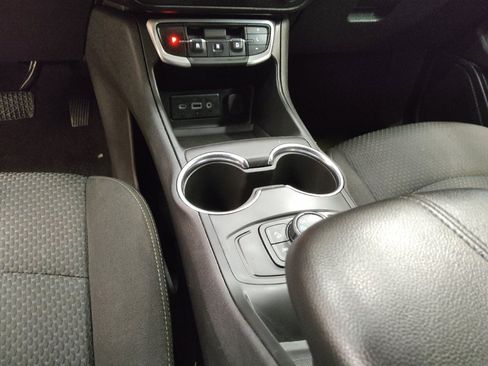 Used 2024 GMC Terrain SLE image 26