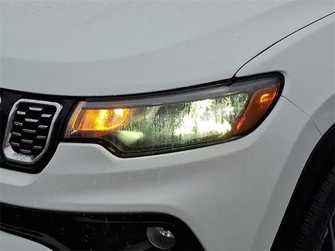 Used 2024 Jeep Compass Limited image 9