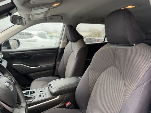 Used 2024 Toyota Highlander LE image 14