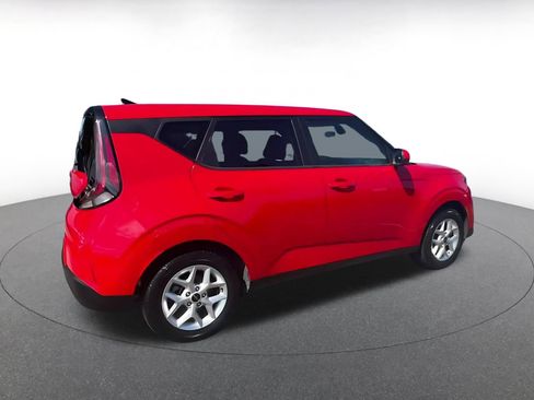 Used 2025 Kia Soul LX w/ LX Technology Package FWD image 14