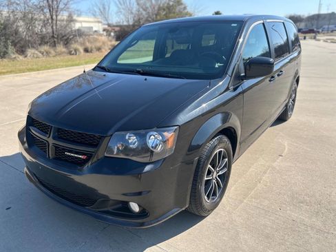 Used 2019 Dodge Grand Caravan GT image 2