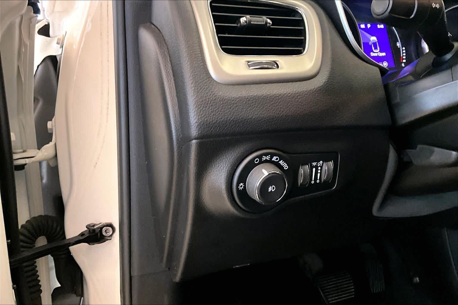 Used 2020 Jeep Compass Latitude FWD image 27