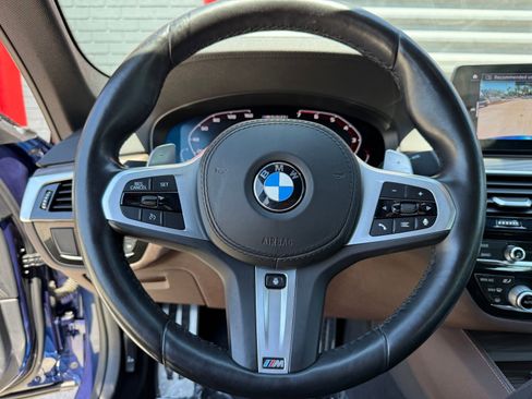 Used 2020 BMW M550i xDrive w/ Dynamic Handling Package AWD/4WD image 25