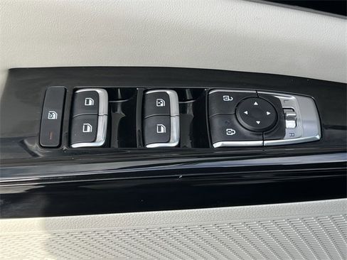 Used 2024 Kia Carnival EX image 16