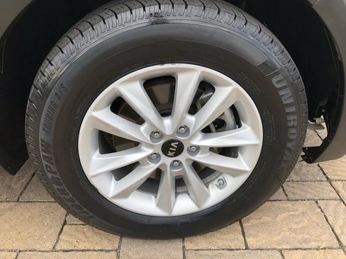 Used 2019 Kia Sorento AWD V6 image 9