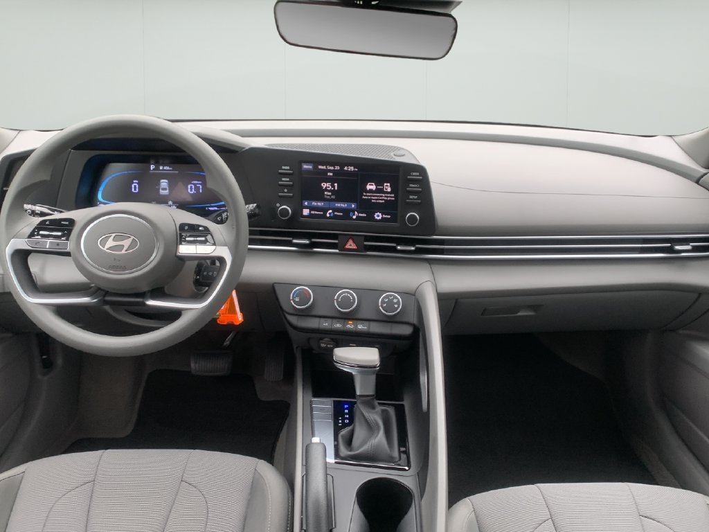 Certified 2026 Hyundai Elantra SE w/ Cargo Package FWD image 20