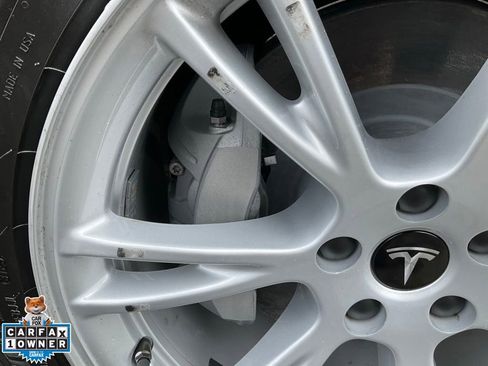 Used 2024 Tesla Model Y 2WD image 76